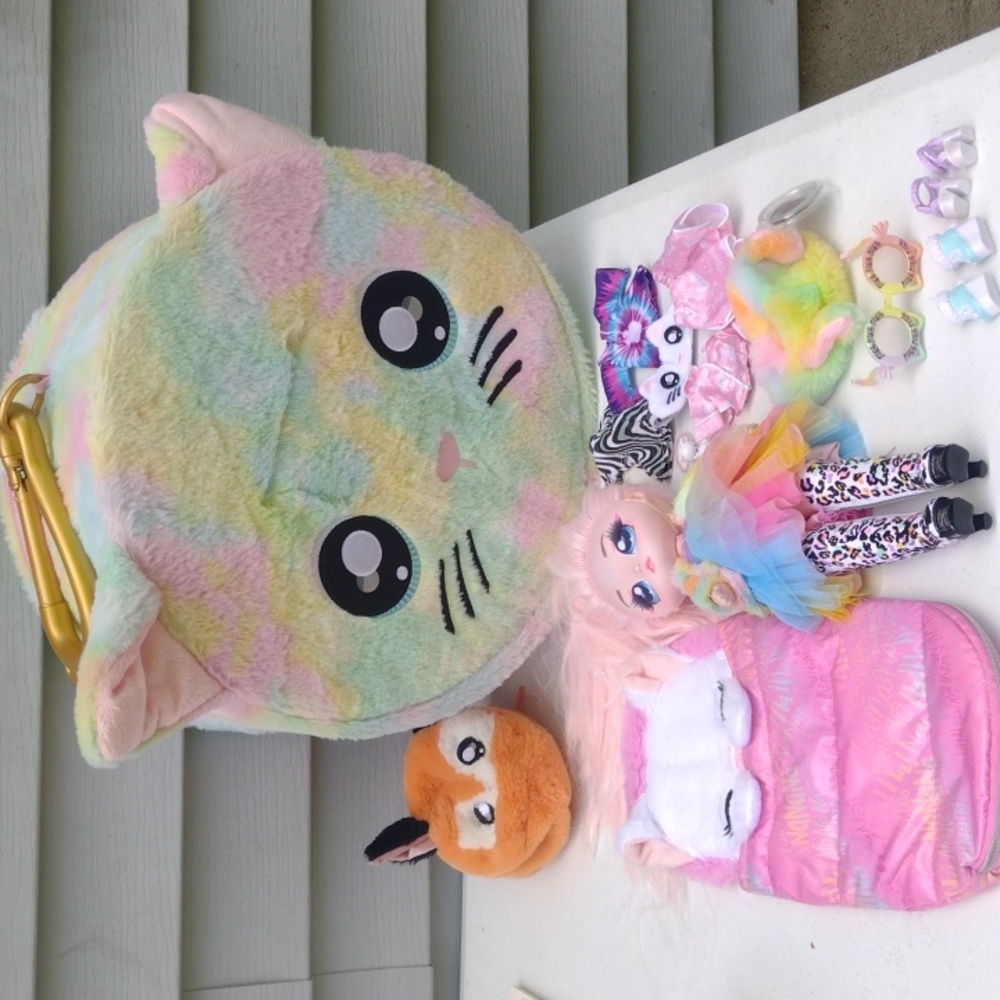 Na! Na! Na! Ultimate Surprise Fashion Doll with brushable hair & Accessories